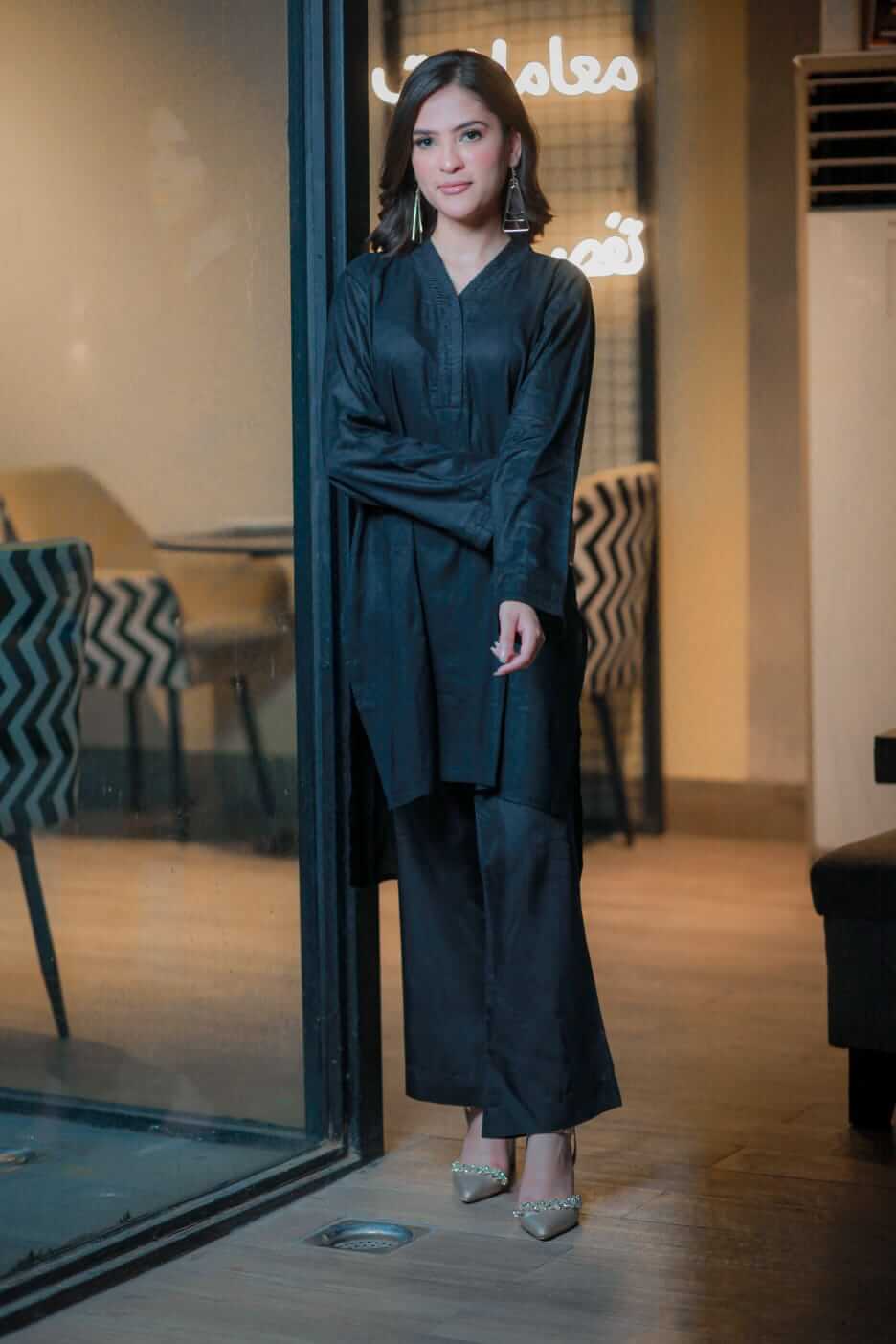 Elegant Linen Pleated Outfit  - Black