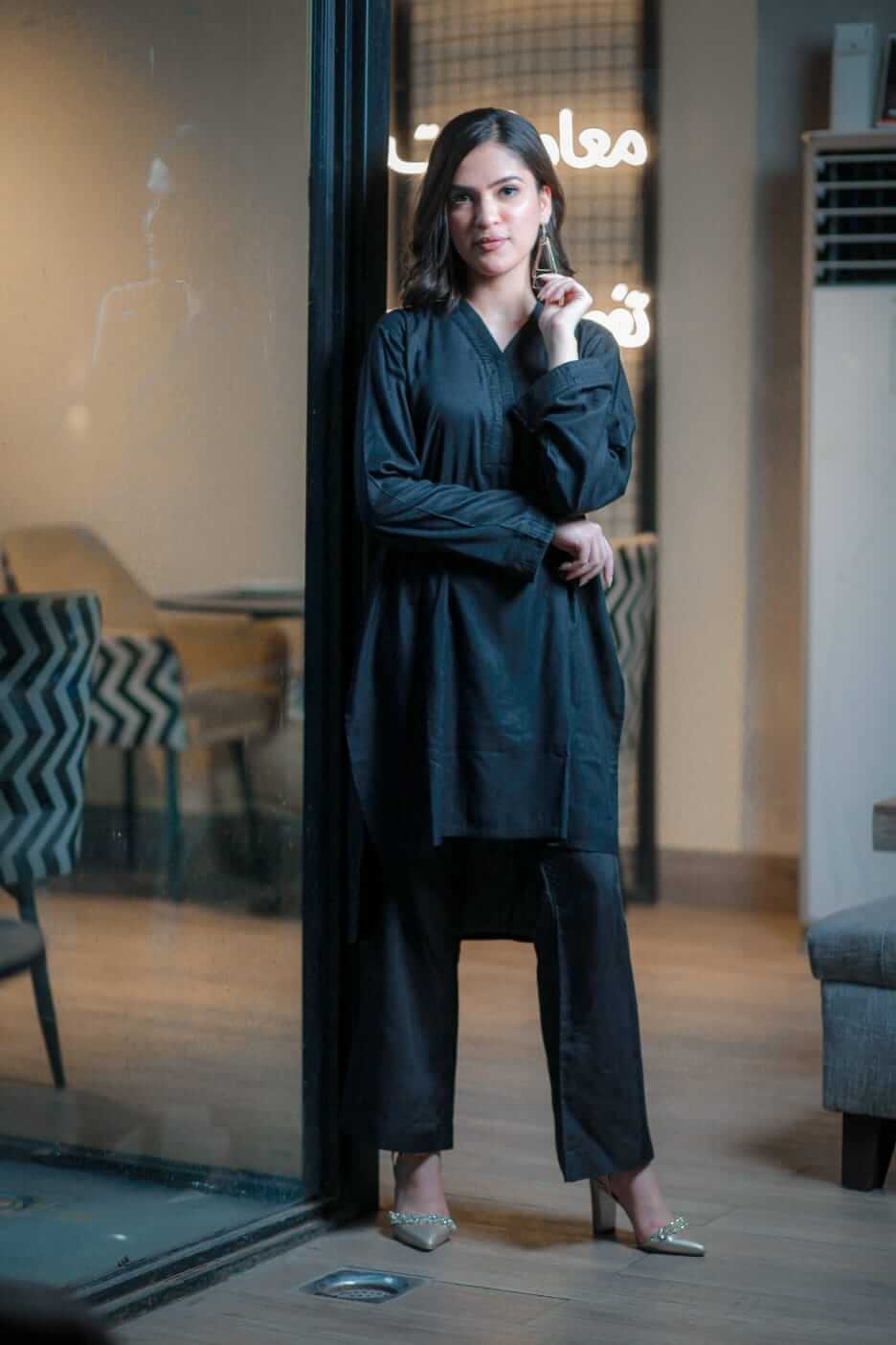 Elegant Linen Pleated Outfit  - Black